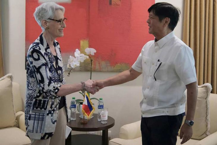 US Deputy Secretary of State Wendy Sherman (L) meeting with president-elect Ferdinand Marcos Jr 